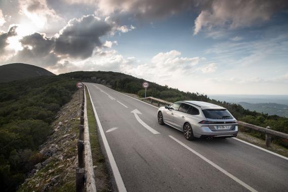 Nový Peugeot 508 SW kombi Praha AV CAR