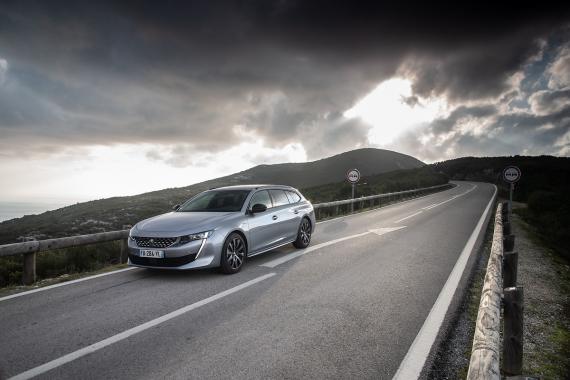 Nový Peugeot 508 SW kombi Praha AV CAR