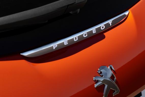 Peugeot 208 Praha AV CAR