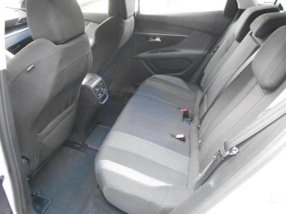 ObrázekPeugeot 3008 1.maj., CZ, kompletní servis #9