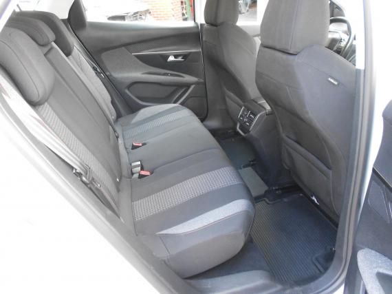 ObrázekPeugeot 3008 1.maj., CZ, kompletní servis #10