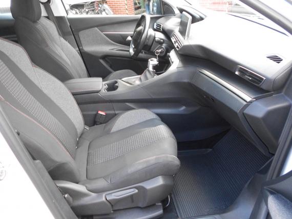 ObrázekPeugeot 3008 1.maj., CZ, kompletní servis #11