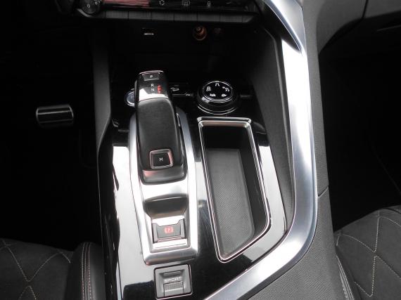 ObrázekPeugeot 5008 GT 2.0 BlueHDi 180k EAT8 ČR #8