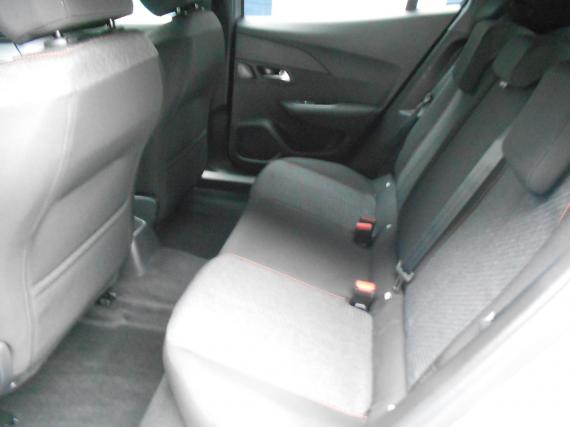 ObrázekPeugeot 2008 BUSINESS Hybrid 110 e-DCS6 #4