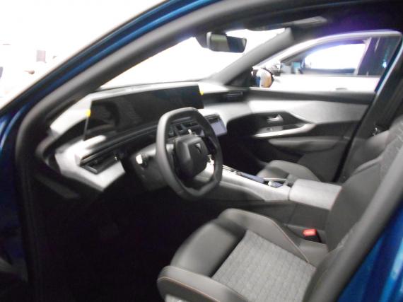ObrázekPeugeot 5008 GT Hybrid 145 e-DCS6 Summerblu #2